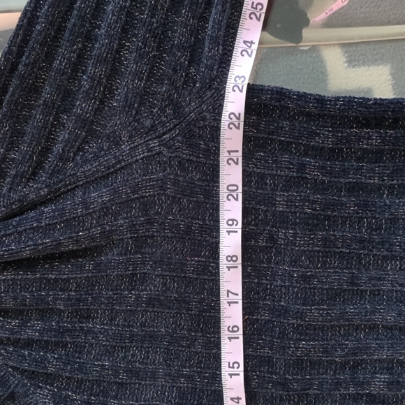 Black Chenille V-neck Shimmer Sweater - Picture 7 of 9